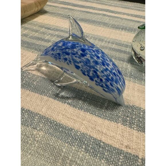 Two glass dolphin paperweights - Picture 1 of 11